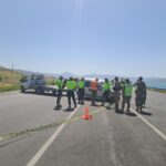 Van'da hafif ticari araç, park halindeki askeri araca çarptı;